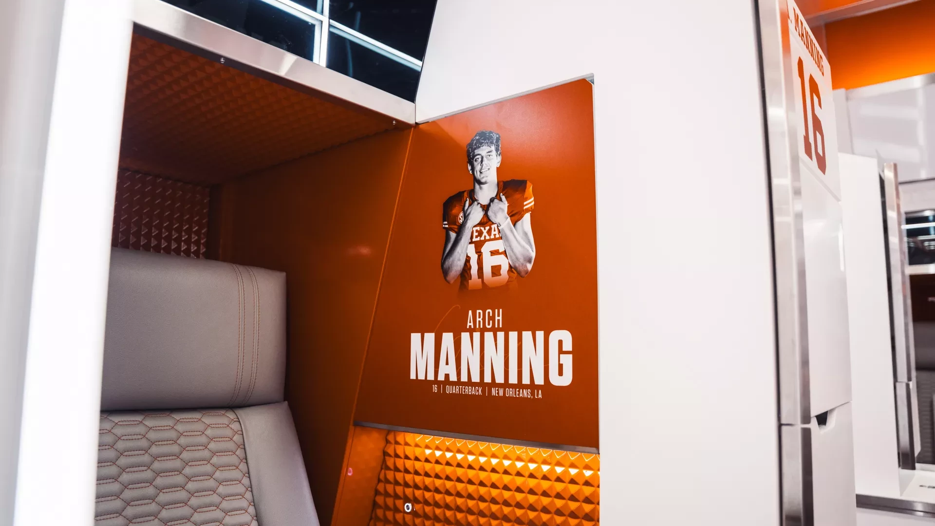 locker header